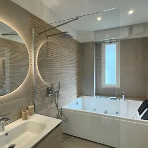 Gasthof Casa Febo, In Centro Con Parcheggio Privato A 200 Mt Dal Mare 